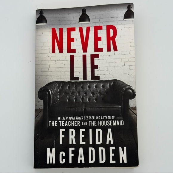 Other - Never Lie by Freida McFadden - Paperback